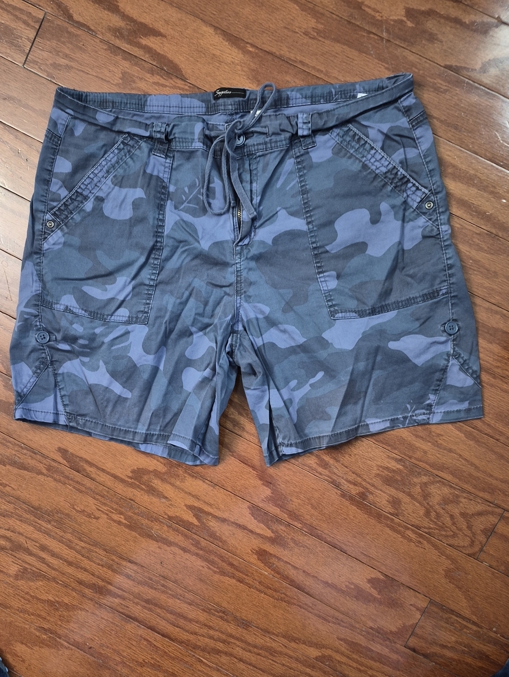 Supplies Women's Size 16 Navy Camo Cargo Shorts